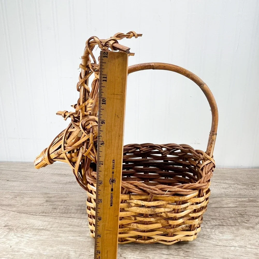 Vintage Wicker Reindeer Basket - Retro Woven Deer Basket